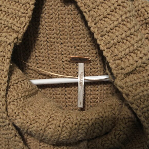 Free People sz Large OVERSIZED Sweater - Picture 3 of 4